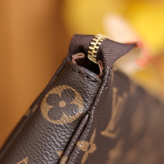 Louis Vuitton POCHETTE ACCESSOIRES