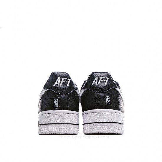 Nike Air Force 1 Low-Top Sneakers