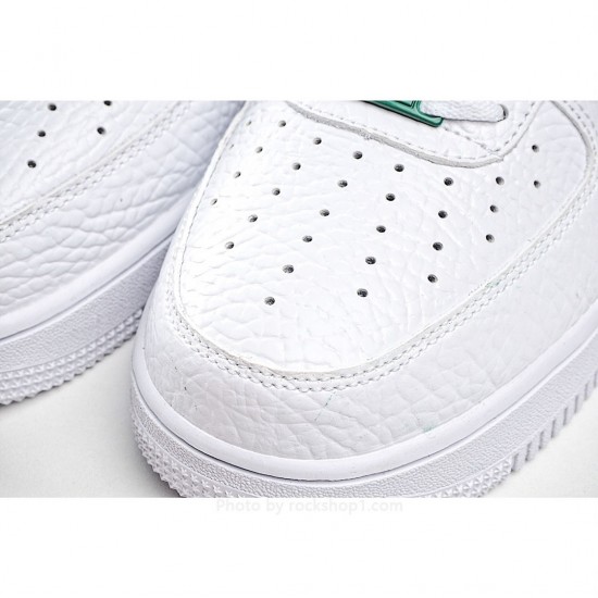 Nike Air Force 1 07 Low Top Sneakers