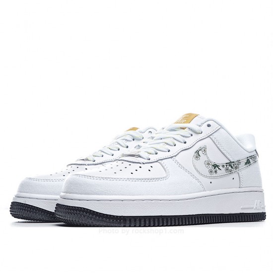 Nike Air Force 1 07 Low Top Sneakers