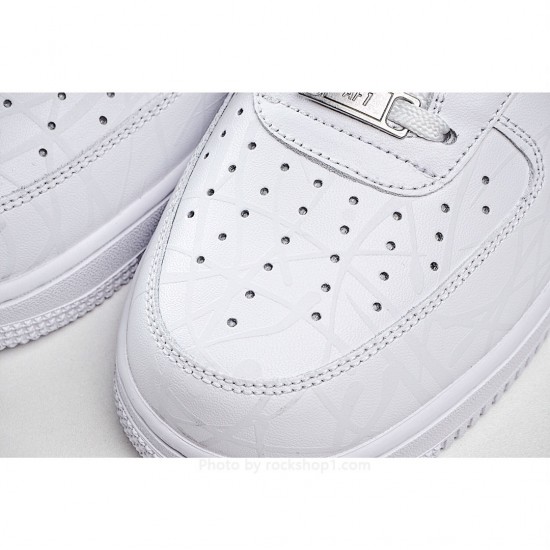 Nike Wmns Air Force 107White/Noctilucente Low-Top Sneakers