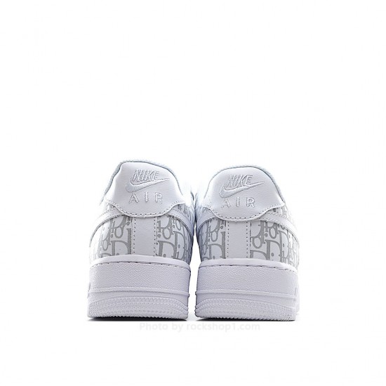 Nike Air Force 1 Low-Top Sneakers