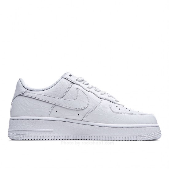 Nike Wmns Air Force 107White/Noctilucente Low-Top Sneakers