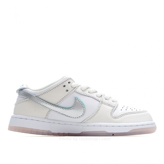 Nike SB Dunk Low Low-Top Sneakers