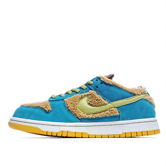 Nike SB Dunk Low Low-Top Sneakers