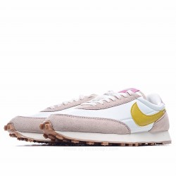 Nike Wmns Daybreak 'Fossil Stone Saffron Quartz'